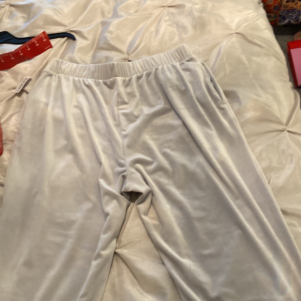 NWT silver velvet jogging set - Picture 5 of 7